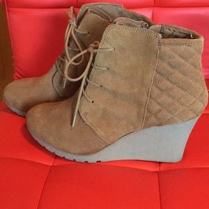 Tan wedges